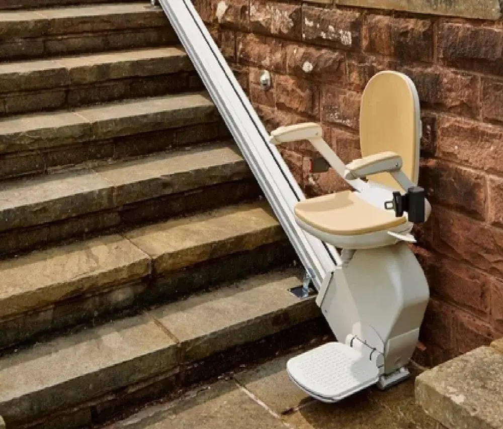 Outdoor lift on a front porch staircase